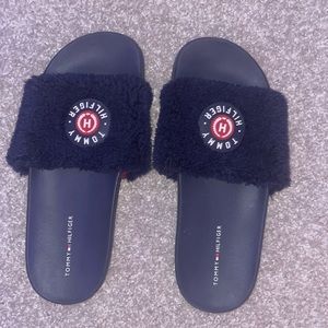 WOMENS 6 MENS 4 BRAND: TOMMY HILFIGER